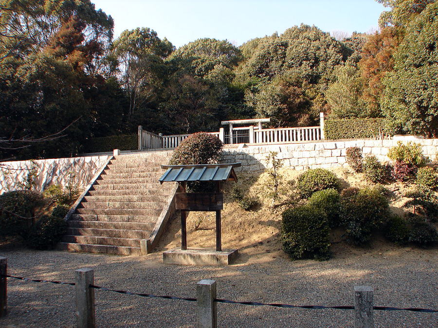 中山茶臼山古墳